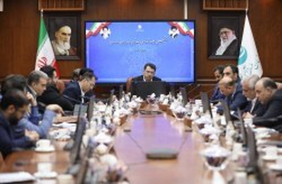 تأکید کبیری در بیستمین نشست شورای معاونان و مدیران:
فضای کیش در جشنواره تابستانی باید متفاوت باشد