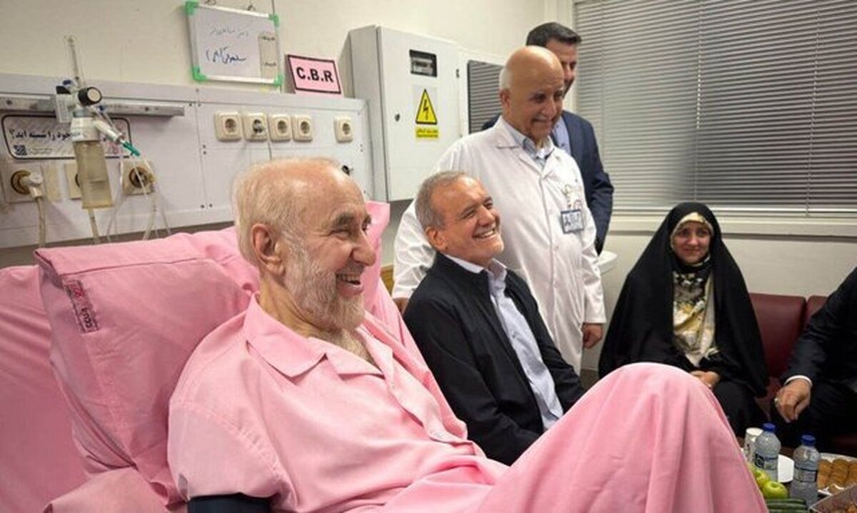عیادت پزشکیان از سید محمد خاتمی در بیمارستان