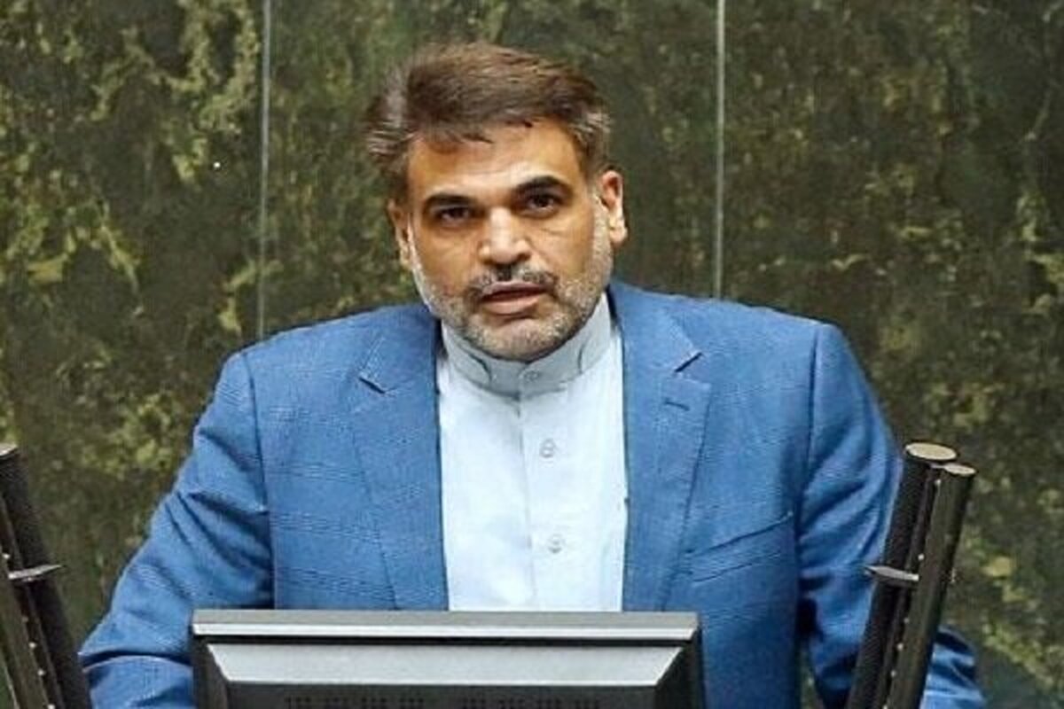 انتقاد نماینده مجلس از انتصابات وزیر ارشاد؛ معاون صالحی با مسئول برنامه‌های فرح عکس یادگاری گرفته!
