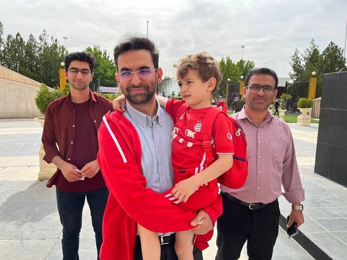 آذری جهرمی: مسعود سلطانی‌فر پرسپولیسی و جهانگیری و نوبخت استقلالی بودند