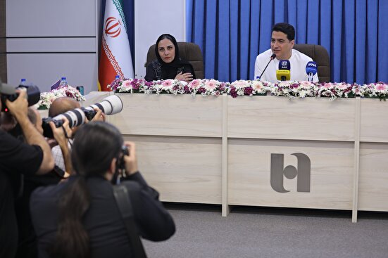 هدیه فرهنگی بانک صادرات به مردم؛ کنسرت خیابانی همایون شجریان در میدان آزادی