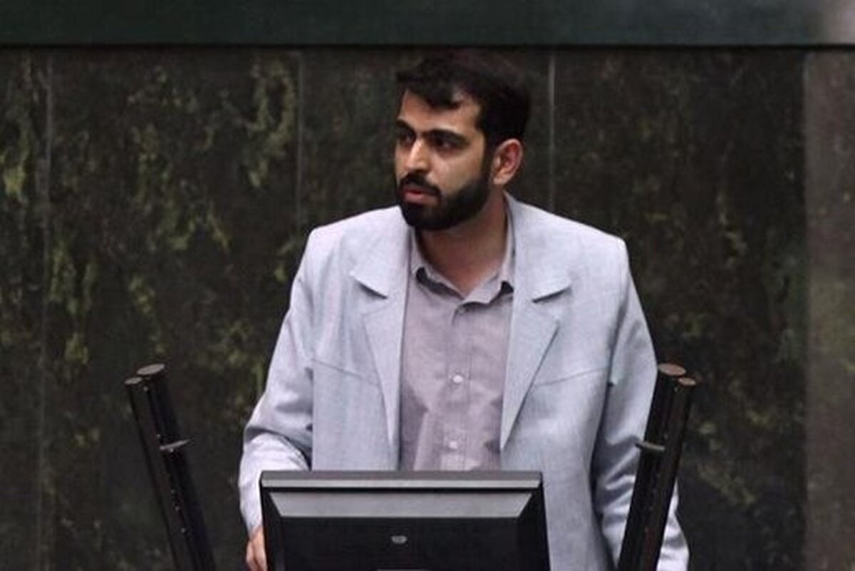 نماینده مجلس: به معاون عراقچی گفتم همان‌طور که شنبه‌ها با آمریکا مذاکره کردید، حداقل دوشنبه‌ها هم برای مذاکره با چین وقت می‌گذاشتید!
