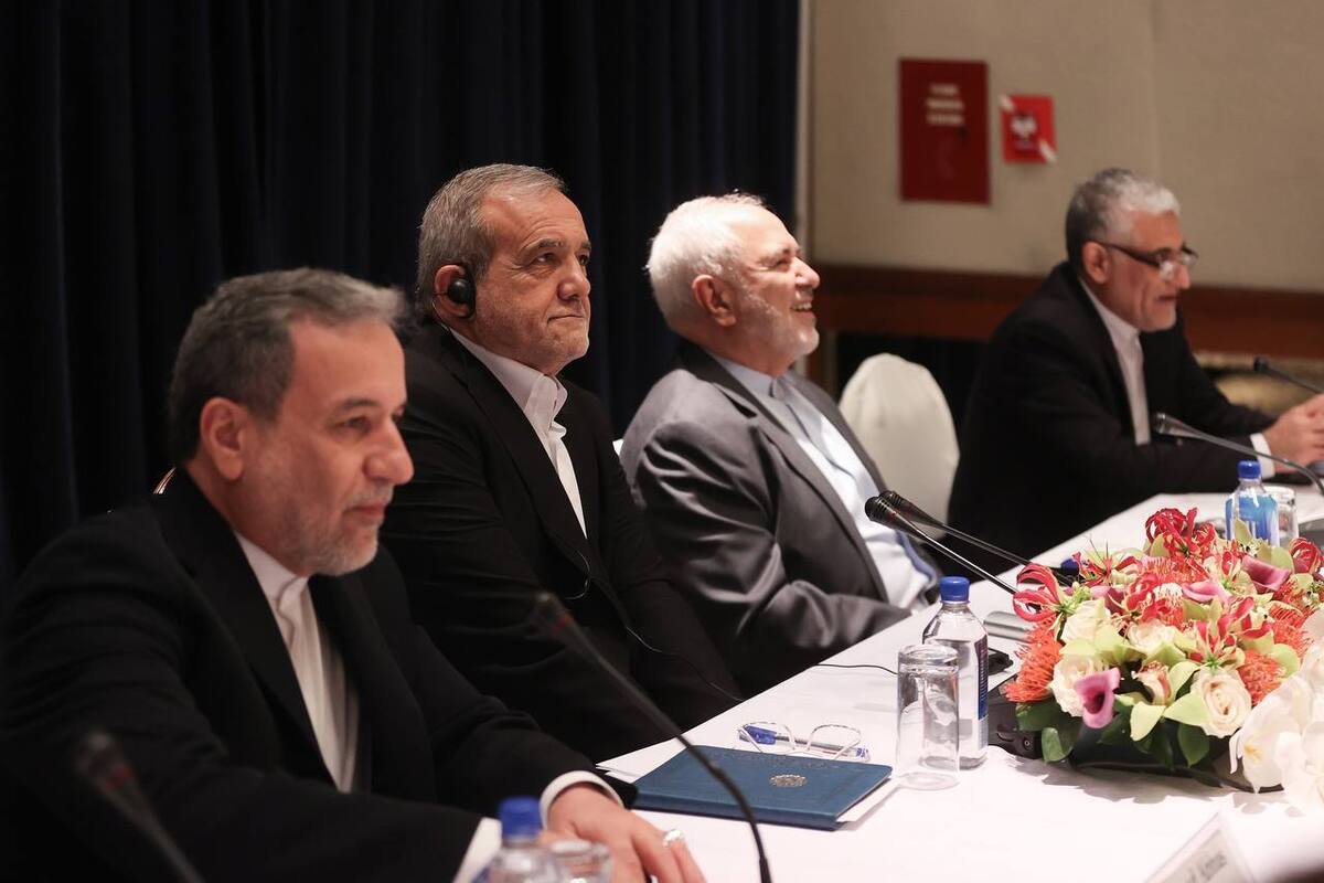انتقاد روزنامه اصولگرا از برخی اظهارنظرها و مصاحبه‌های پزشکیان و عراقچی