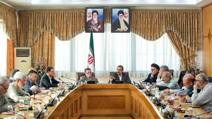 ابطحی: در جلسه سنایی با فعالان سیاسی گفتم رفتن پزشکیان به نیویورک لازم است، اما بشرطها و شروطها!