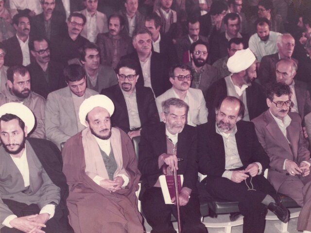 انتشار تصاویر منتشر نشده از حضور استاد شهریار در دانشگاه تبریز