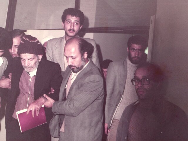انتشار تصاویر منتشر نشده از حضور استاد شهریار در دانشگاه تبریز