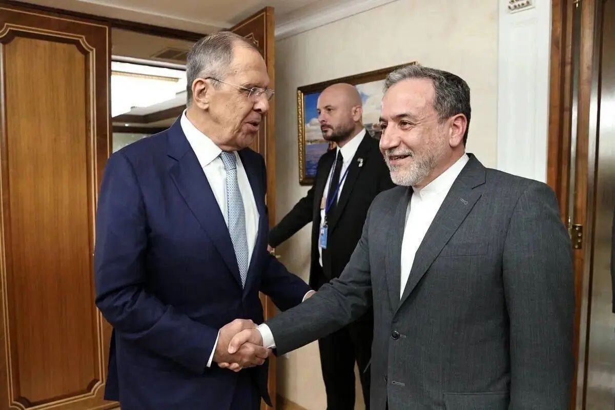 گفت‌وگوی تلفنی عراقچی و لاوروف درباره برنامه هسته‌ای ایران