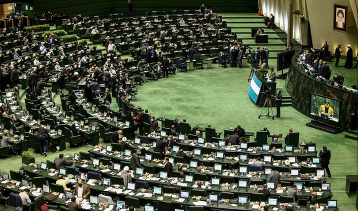 نامه ۷۱ نماینده به سران قوا: سلاح هسته‌ای بسازیم و نگه داریم