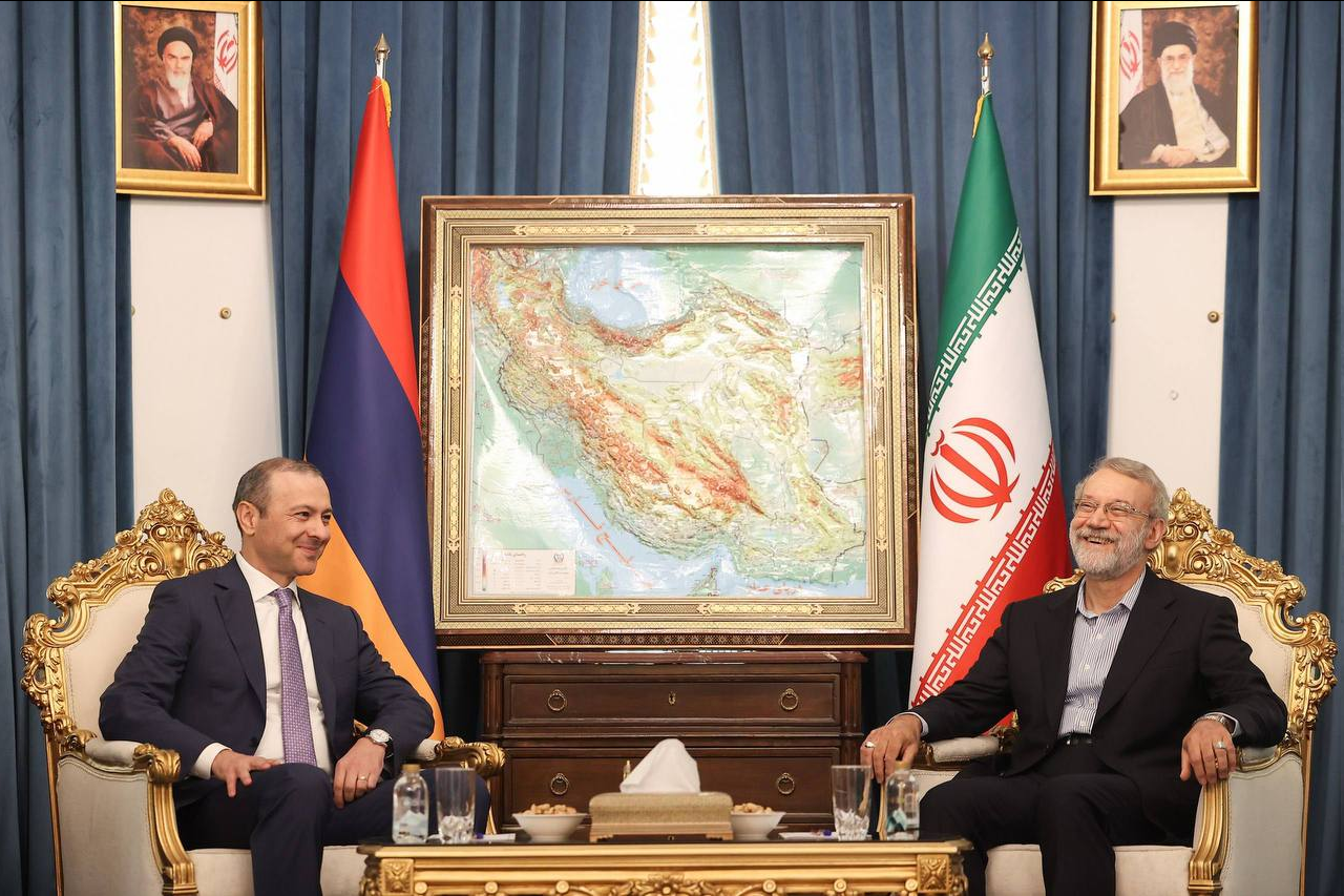 دیدار دبیر شورای امنیت ملی ارمنستان با علی لاریجانی