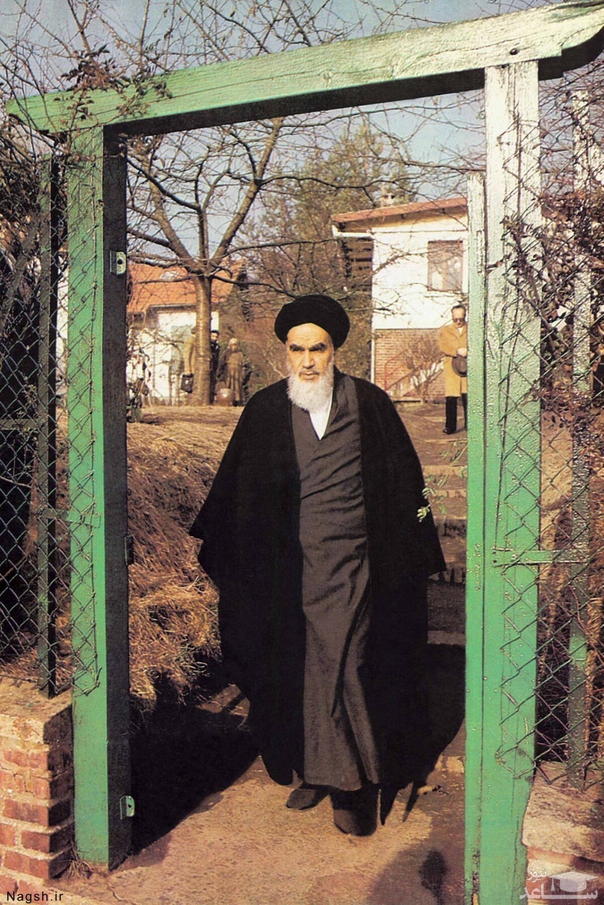 خاطره مرحوم صادق طباطبایی از امام درباره اصرار ایشان برای تغمیر خانه‌های نوفل لوشاتو