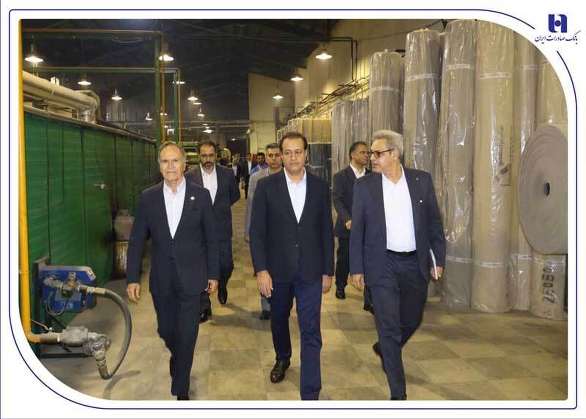 نایب‌رئیس هیئت‌مدیره بانک در بازدید از واحدهای تولیدی استان همدان عنوان کرد:
تعامل بانک صادرات ایران با بخش تولید و کارآفرینان، راهبردی و مستمر است