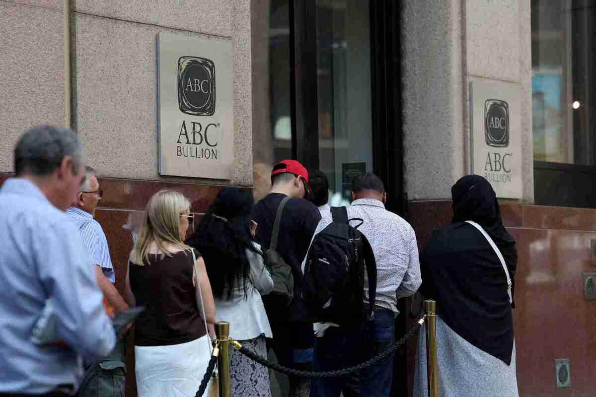 صف‌های طولانی در سیدنی برای خرید طلا؛ جهش بی‌سابقه انس جهانی