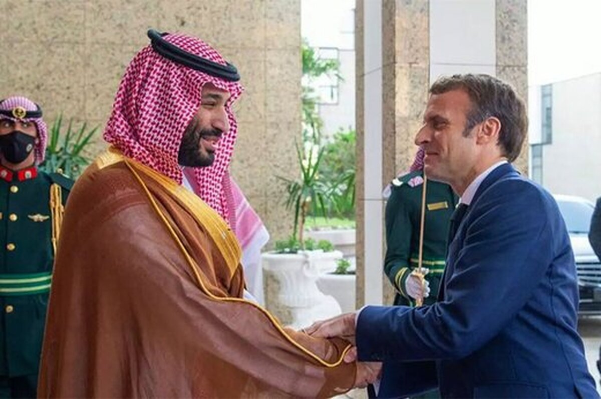 ولیعهد سعودی درباره وضعیت منطقه با مکرون گفتگو کرد