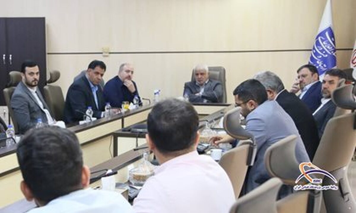 بازدید رئیس گروه توسعه فناوری زعیم از پژوهشگاه فضایی ایران و تاکید بر توسعه فناوری و تجاری‌سازی محصولات فضایی