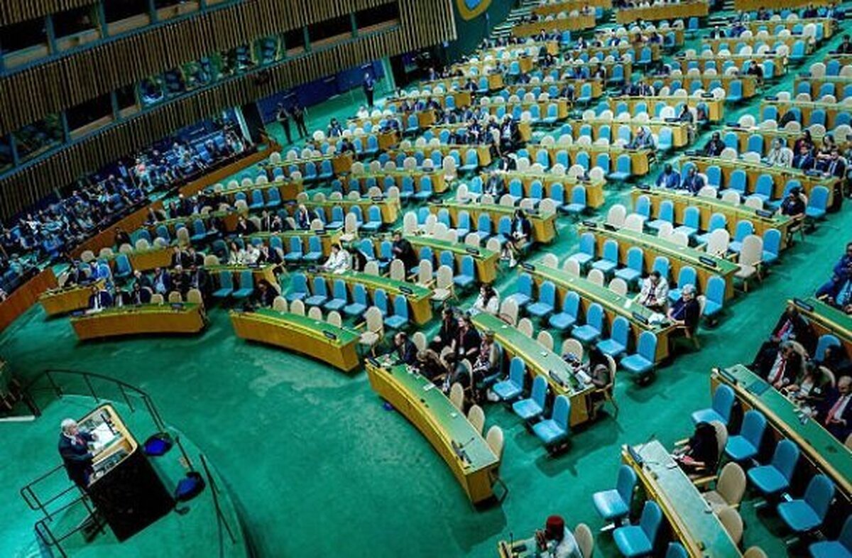 سخنرانی نتانیاهو در سازمان ملل برای صندلی‌های خالی؛ ایران شعار «مرگ بر آمریکا» و «مرگ بر اسرائیل» سر می‌دهد | نباید اجازه داد این کشور توانایی‌های هسته‌ای خود را دوباره بسازد