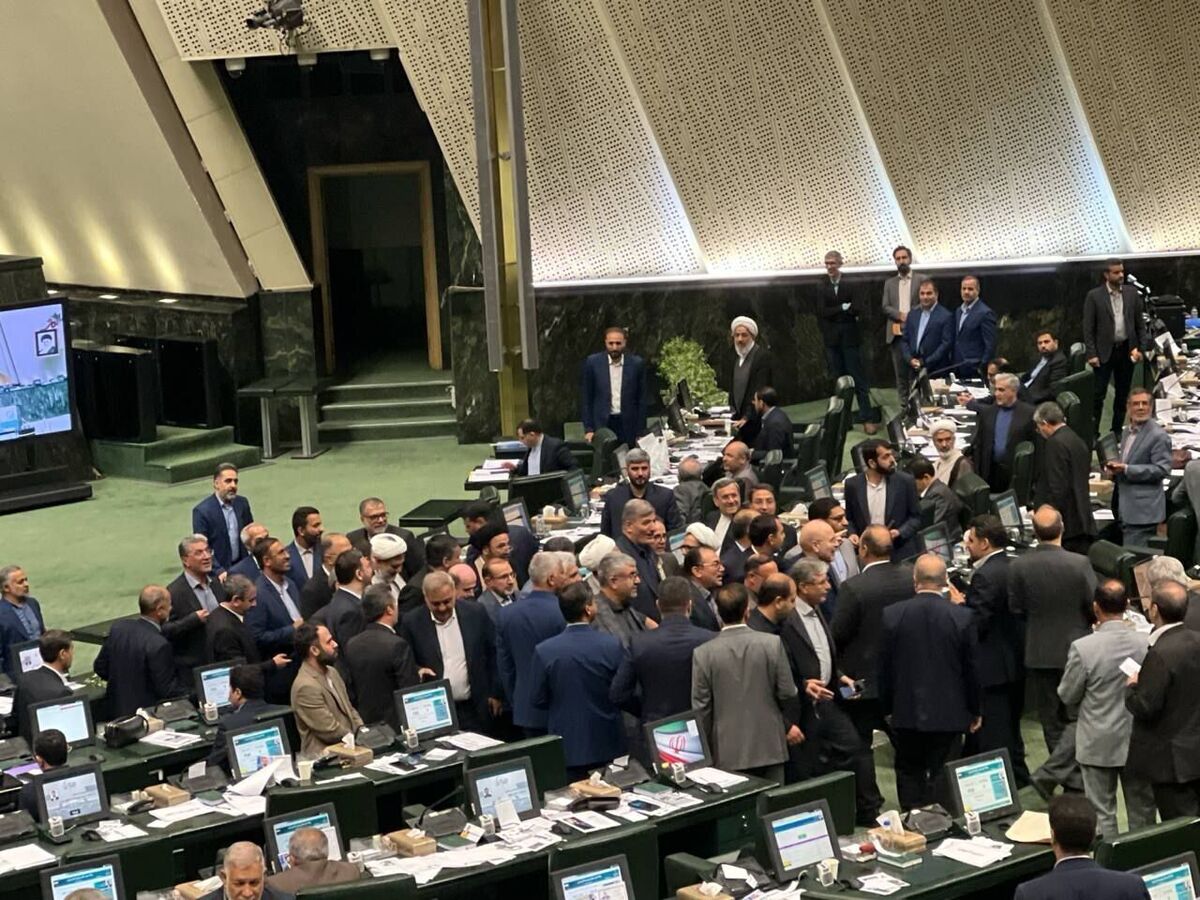 مجلس نامه نمایندگان درباره ساخت سلاح هسته‌ای را بررسی می‌کند