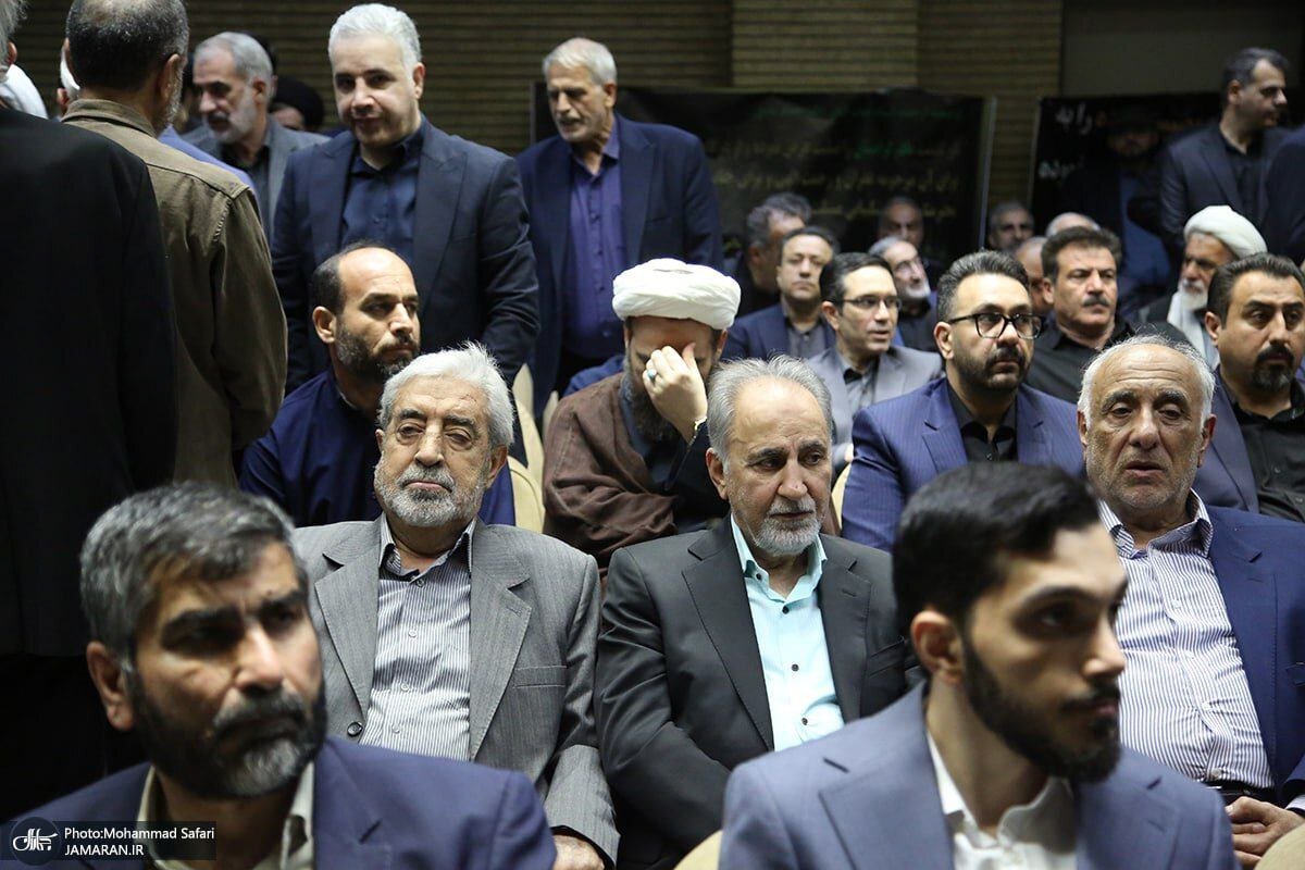 تصاویری از محمدعلی نجفی در مراسم ختم مادر یک چهره سیاسی