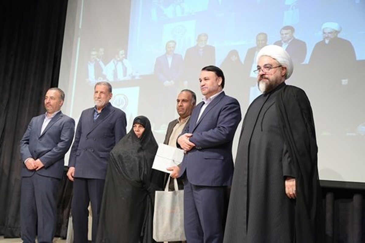 با حضور نماینده مردم تهران در مجلس شورای اسلامی

مراسم گرامیداشت هفته دفاع مقدس و یادواره ۴۳ شهید بانک سپه برگزار شد