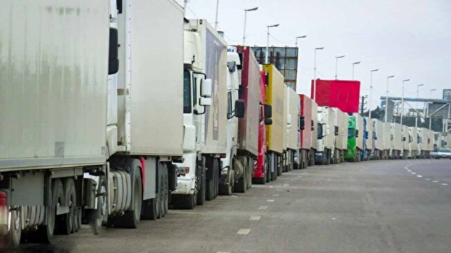 قطع اینترنت افغانستان؛  ۴۰۰ کامیون ایران در مرز معطل مانده‌اند