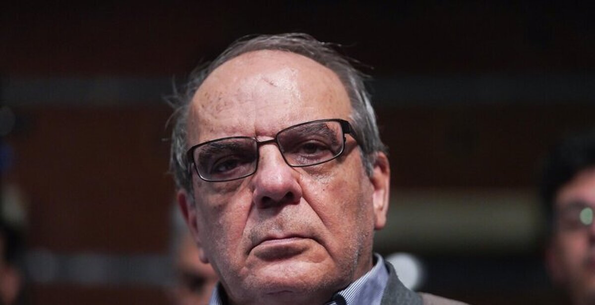 عباس عبدی: در مورد سقوط بالگرد ابراهیم رئیسی روایت کذب می‌سازند، با آنها برخورد نمی‌شود؛ در حالی که حکومت بارها و بارها بر نفی هر گونه اقدام ویژه و خارجی درباره این سانحه تاکید کرده؛  اما دختر آیت‌الله هاشمی را به خاطر ادعای مشابه احضار می‌کنند