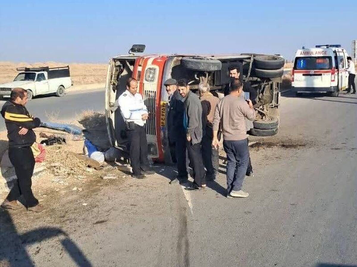 واژگونی مینی‌بوس در «گلبهار» خراسان رضوی