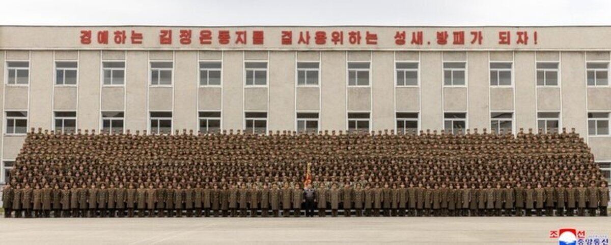 رهبر کره شمالی به آغوش سربازان فدایی‌اش رفت +تصاویر