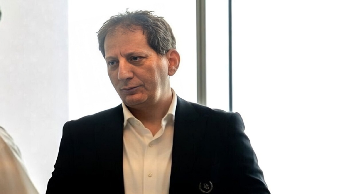 ظهوریان، نماینده مجلس: آقای ‎بابک زنجانی به‌جای تحلیل وضعیت بانک آینده، ابتدا بدهی خود به بانک مرکزی و شرکت نفت را تسویه کند