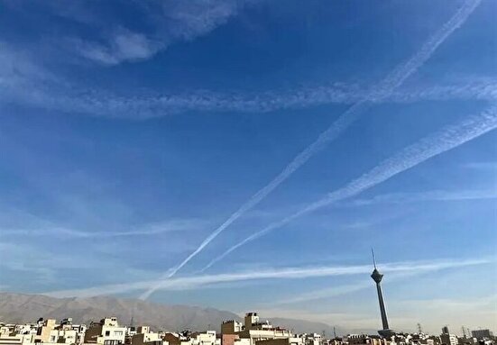 ابرهای خطی در آسمان تهران؛ ماجرا چیست؟