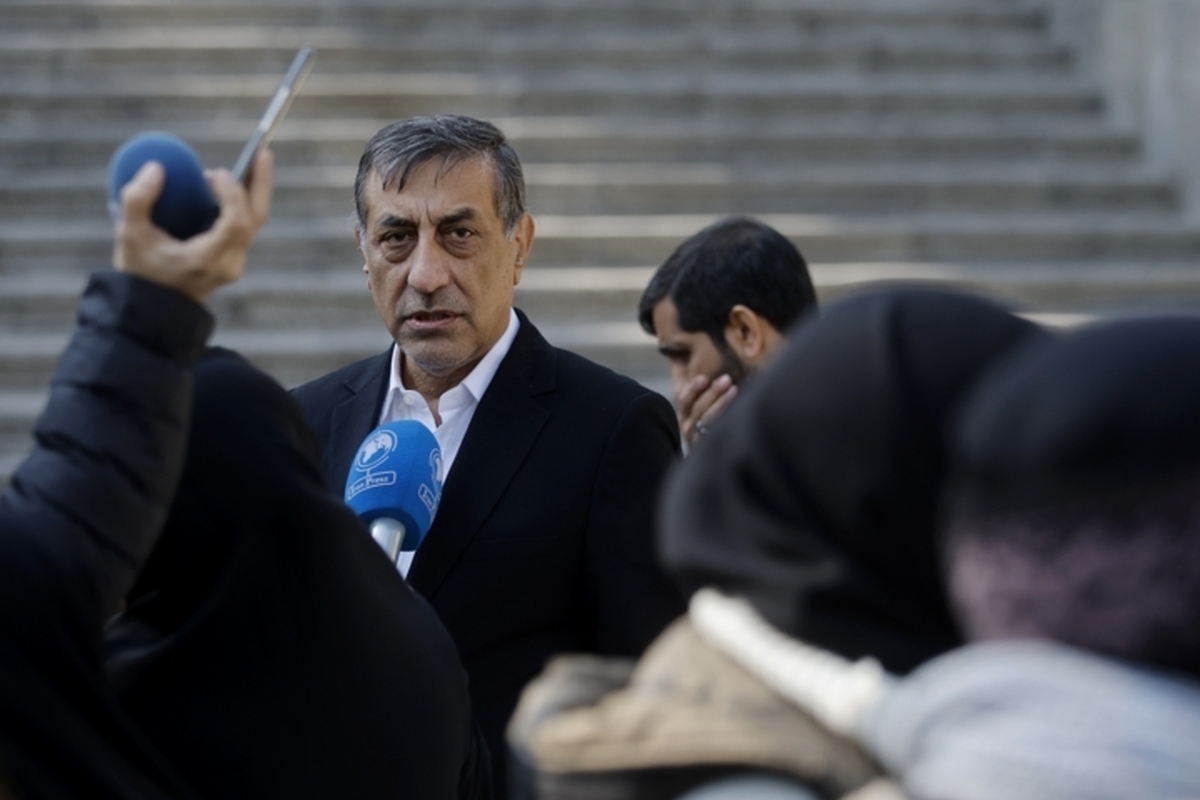 برای بنزین هنوز تصمیم قطعی گرفته نشده | اگر قرار باشد تغییری صورت گیرد، ابتدا در کارت‌ سوخت خودروهای دولتی اجرا خواهد شد | بنزین برای دولت به‌ازای هر لیتر ۳۴ هزار تومان هزینه دارد، در حالی که با نرخ ۱۵۰۰ و ۳۰۰۰ تومان به مردم عرضه می‌شود |  قیمت بنزین سوپر وارداتی بیش از ۵۰ هزار تومان خواهد بود