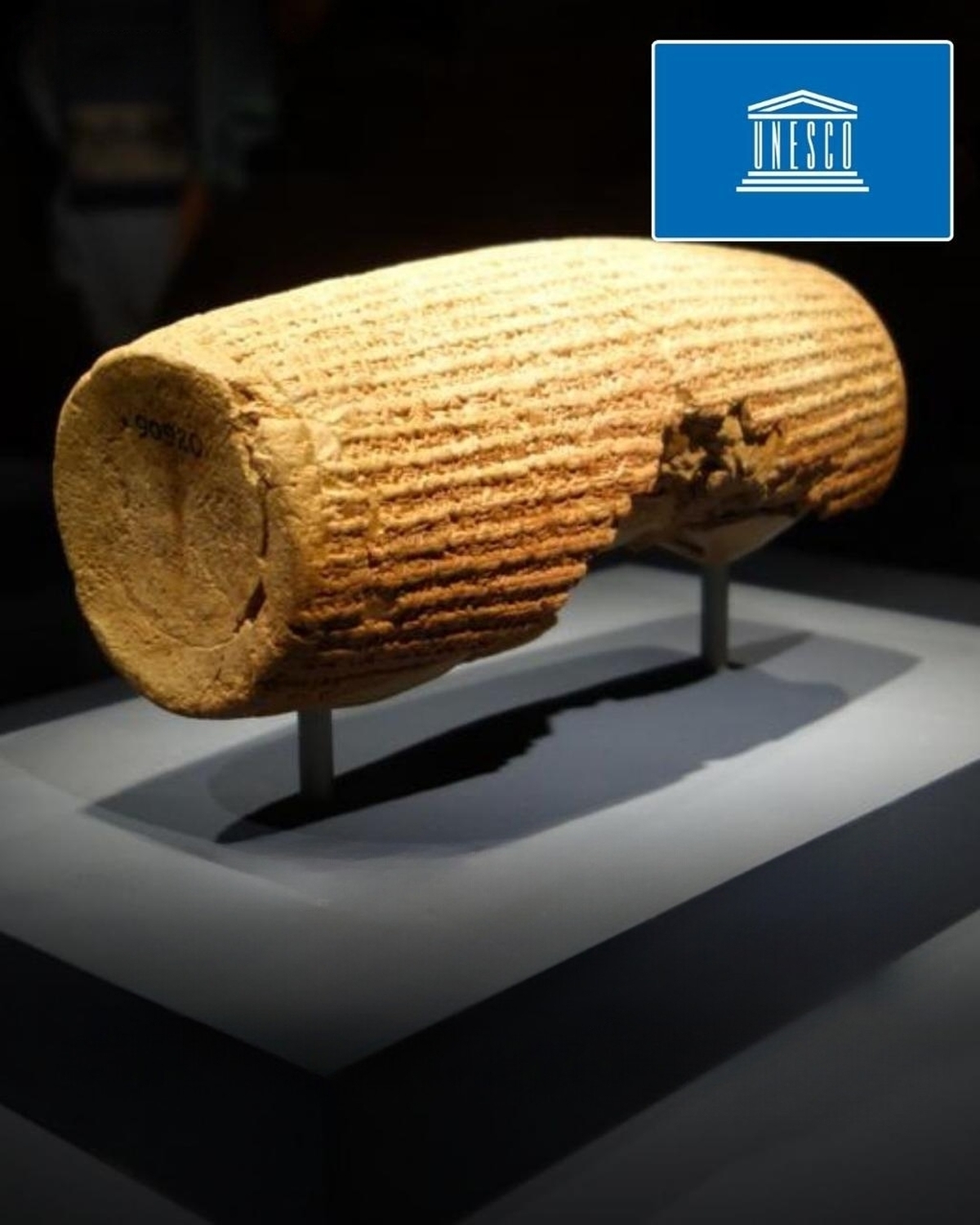 یونسکو منشور کوروش بزرگ را به عنوان «نماد جهانی حقوق بشر و تنوع فرهنگی» به رسمیت شناخت