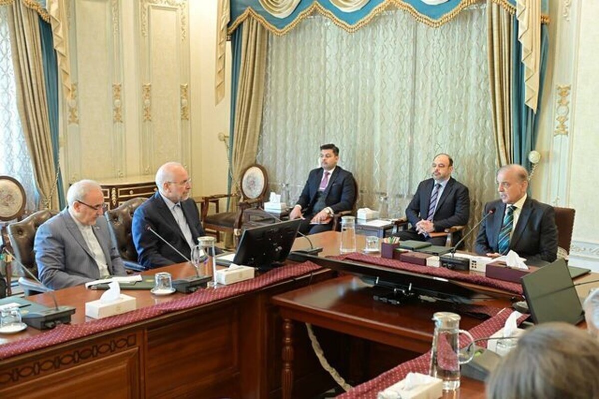 قالیباف در دیدار با شهباز شریف: آماده توسعه روابط با پاکستان هستیم