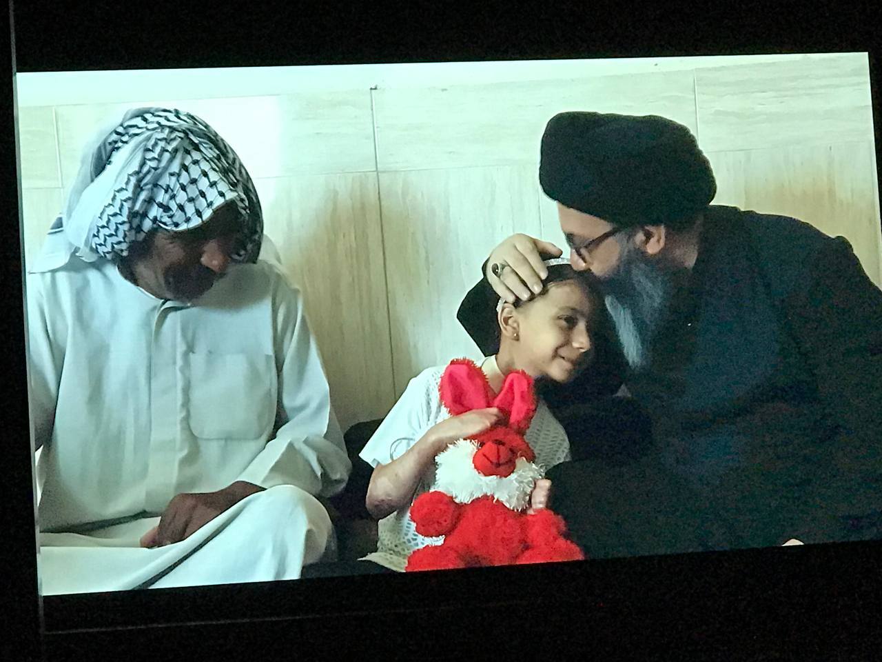 چشمهایش: چه میدانی رنج چیست... چشمهایش: چه میدانی رنج چیست...