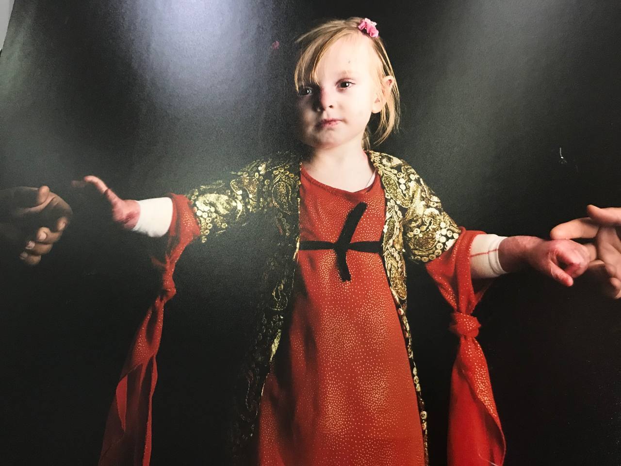 چشمهایش: چه میدانی رنج چیست... چشمهایش: چه میدانی رنج چیست...