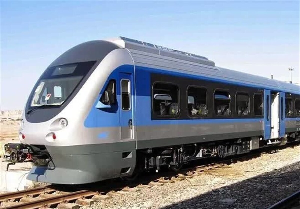 مسافران قطار جوپار تهران-بندرعباس در واگن‌ها حبس شده‌اند