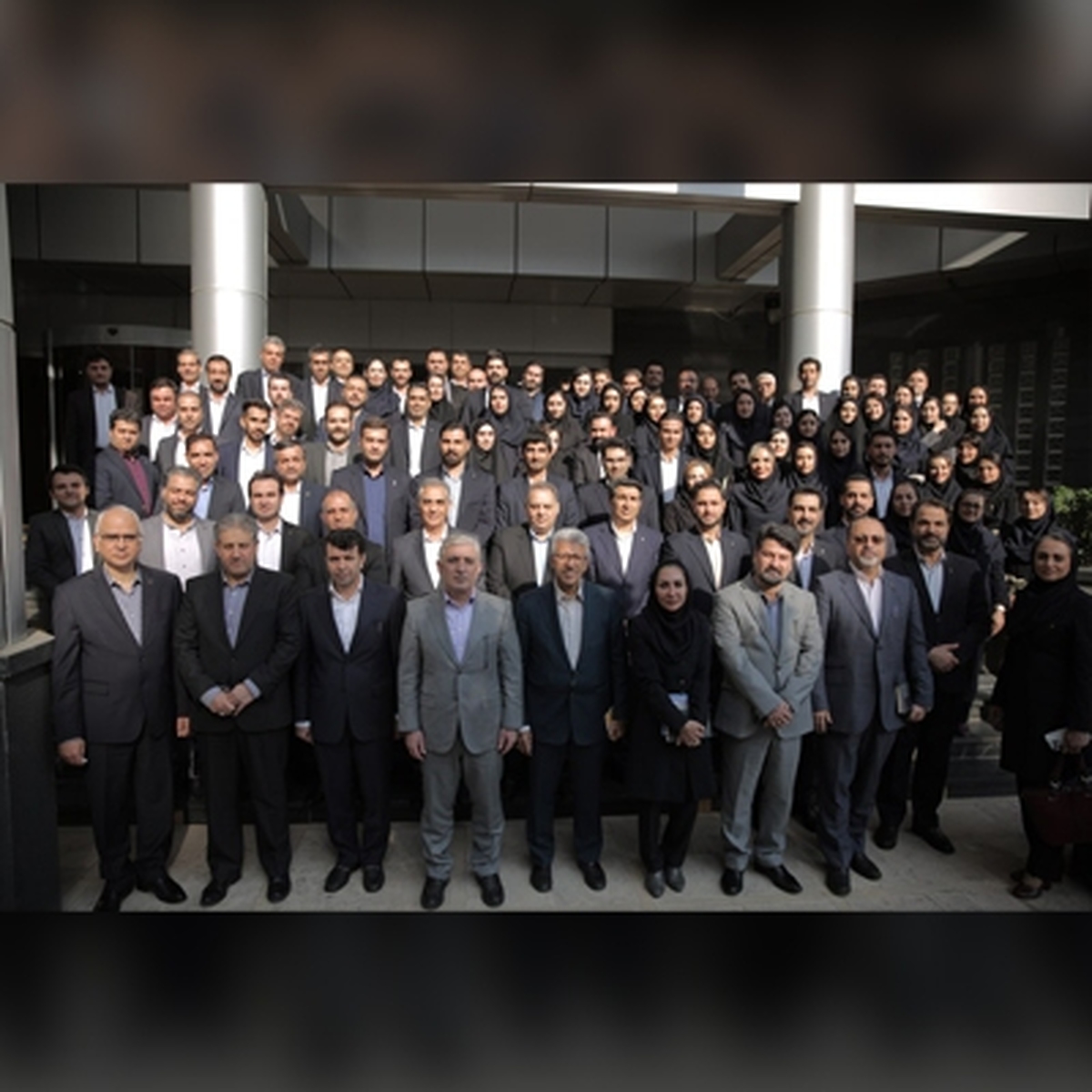 مدیرعامل بانک اقتصادنوین در جمع کارکنان جدید:
ارزشمندترین سرمایه بانک، مشتریان و نیروی انسانی آن است