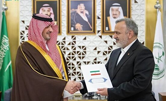 پیام مکتوب پزشکیان به ولیعهد عربستان سعودی تحویل داده شد پیام مکتوب پزشکیان به ولیعهد عربستان سعودی تحویل داده شد