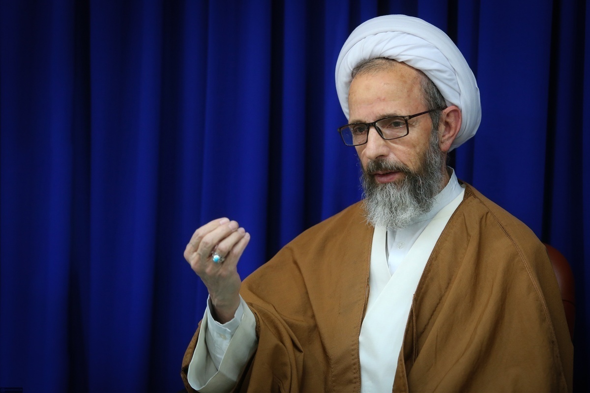 مجوز دادن به برگزاری هفته دیزاین در ایام سوگواری حضرت فاطمه با کدام منطق دینی و انقلابی سازگار است؟ | این یک اتفاق ساده، خطا و اشتباه معمولی نیست