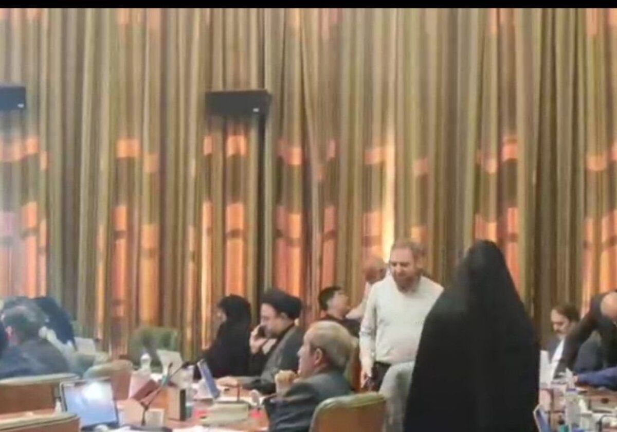 ویدیو؛ تنش در صحن شورای شهر بر سر دستاوردهای شهرداری زاکانی