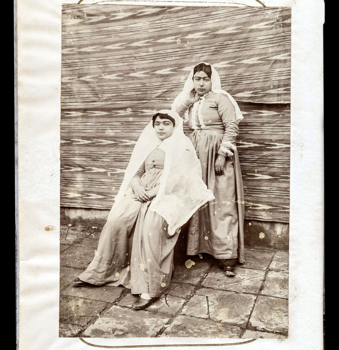 عکسهای کمتر دیده شده از اندرونی مظفرالدینشاه قاجار!