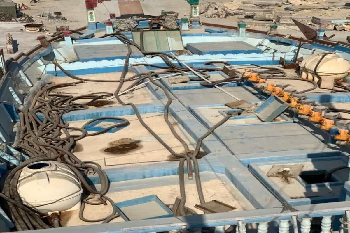 توقیف شناور حامل سوخت قاچاق در آبهای خلیج فارس