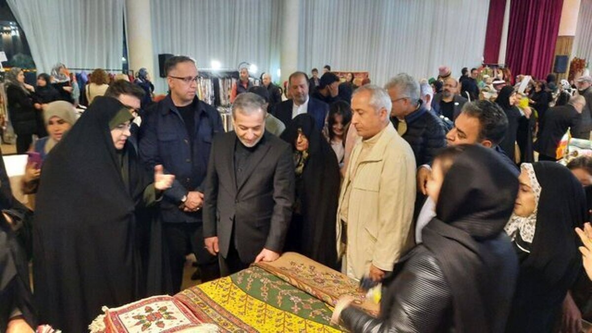 بازدید عراقچی از بازارچه خیریه انجمن بانوان دیپلماتیک +تصاویر