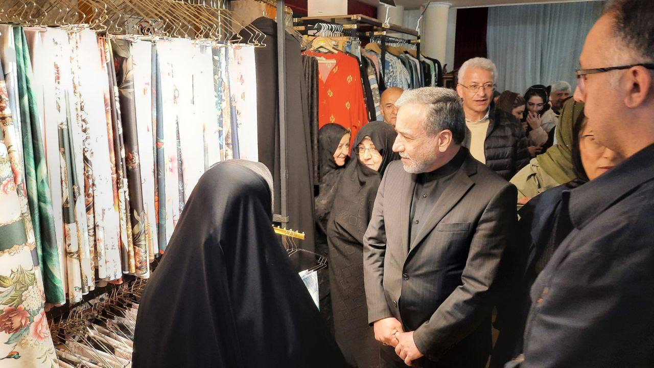 بازدید عراقچی از بازارچه خیریه انجمن بانوان دیپلماتیک