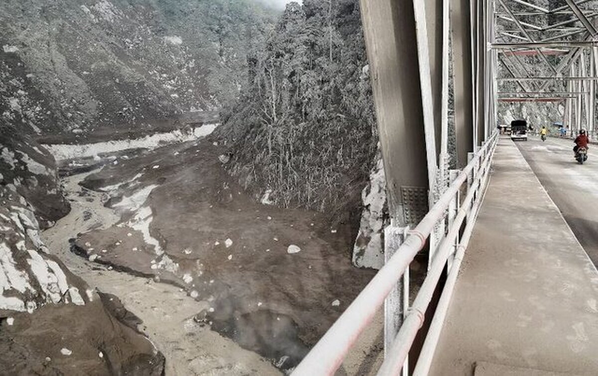 فوران آتشفشان در اندونزی؛ تخلیه بیش از ۱۰۰۰ نفر از مناطق در معرض خطر