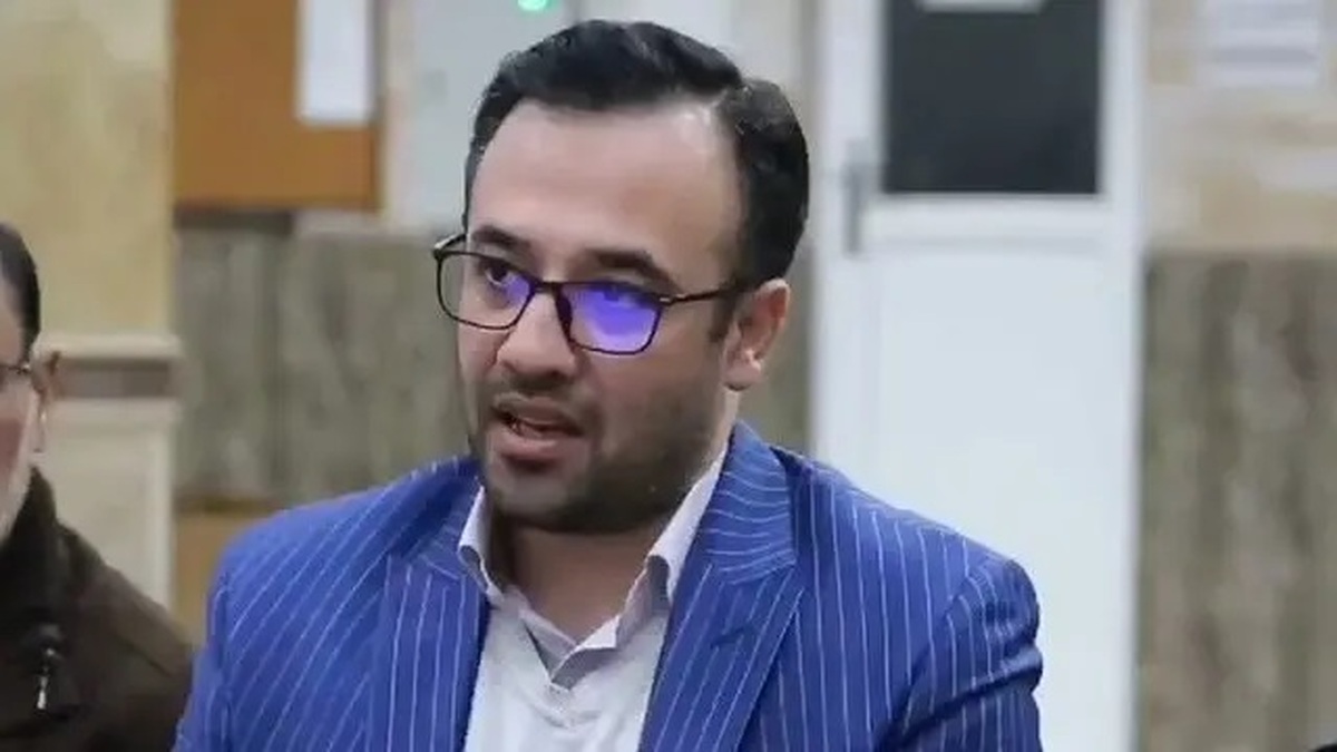 حبس و انفصال از خدمت برای قاسم مکارم، مشاور وزیر سابق راه