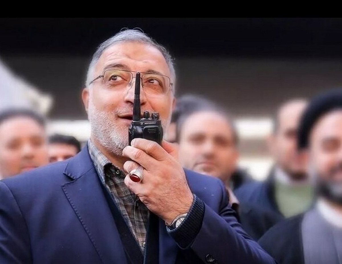 حکمرانی نمایشی آقای شهردار؛ انتشار عکس زاکانی با عنوان «قهرمان شهر» در بیلبورد‌های تهران!