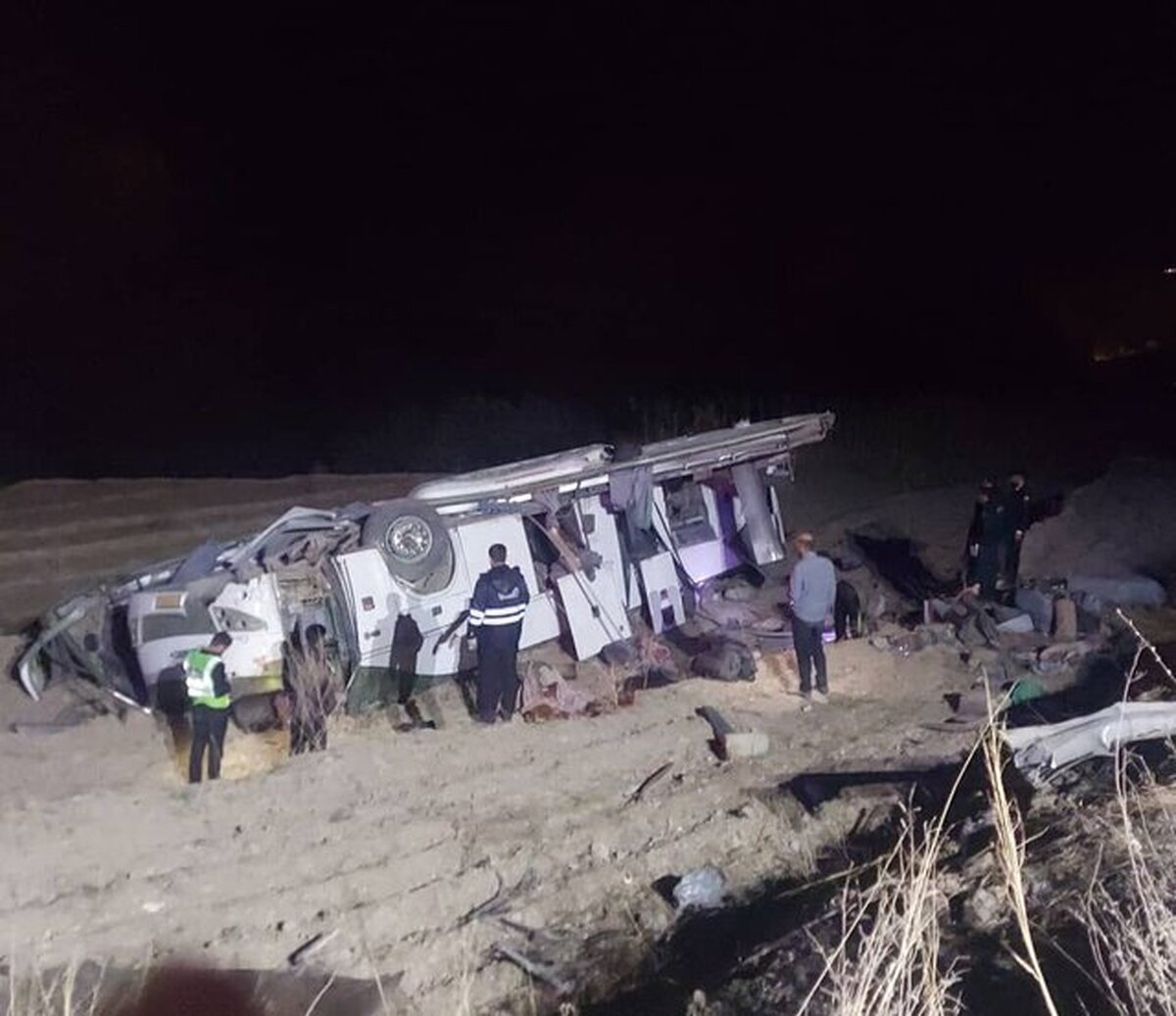 واژگونی یک دستگاه اتوبوس اسکانیا در محور «یاسوج به اصفهان»