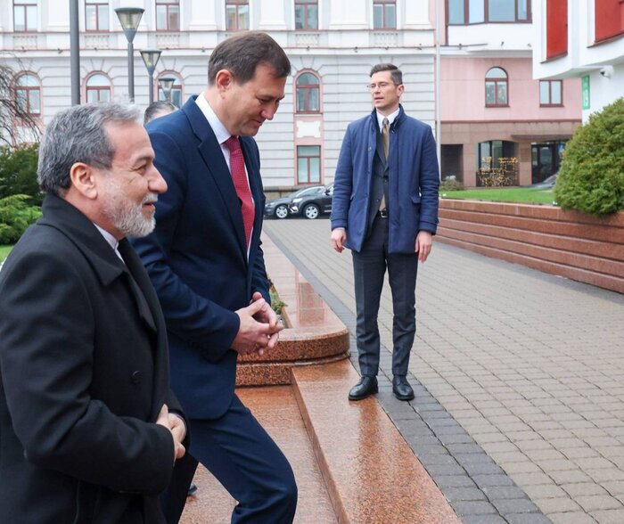 دیدار عراقچی با همتای بلاروسی در مینسک دیدار عراقچی با همتای بلاروسی در مینسک