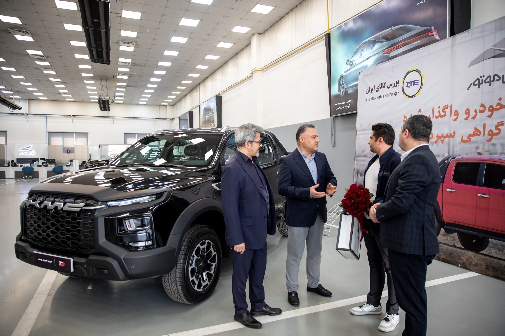 لحظهای تاریخی برای بازار و صنعت خودرو؛آغاز فصل تازه خرید خودرو با تحویل اولین KMC T۹ به روش گواهی سپرده لحظهای تاریخی برای بازار و صنعت خودرو؛آغاز فصل تازه خرید خودرو با تحویل اولین KMC T۹ به روش گواهی سپرده