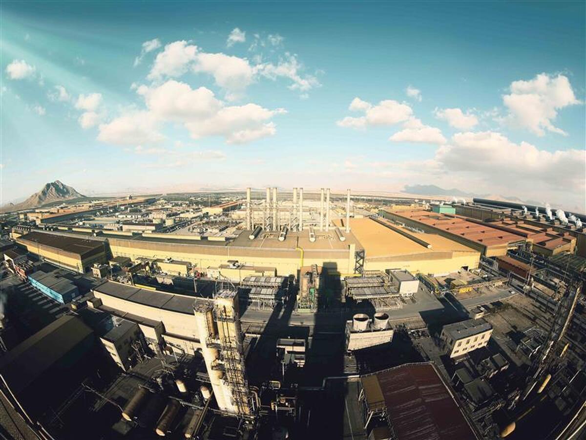 مدیر انرژی و سیالات فولاد مبارکه خبر داد:
تكمیل فازهای بعدی نیروگاه خورشیدی 120 مگاواتی تا سال آینده