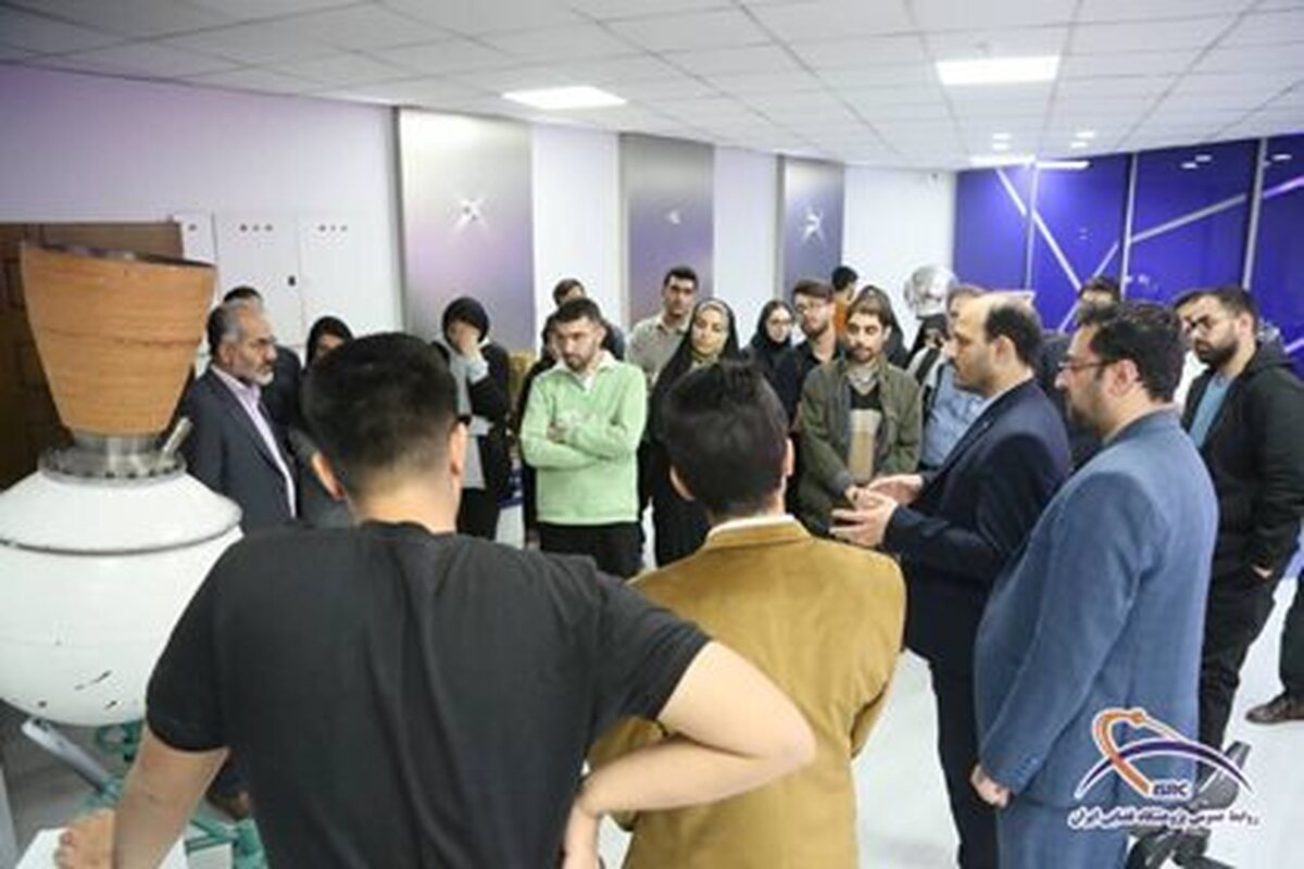 بازدید دانشجویان دانشگاه علم و صنعت از نمایشگاه دستاوردهای پژوهشگاه فضایی ایران در قالب برنامه «روایت پیشرفت»